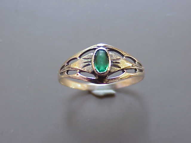 W6817  Vintage   10k Yellow Gold & Emerald Ring   1940s  